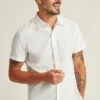 Abbottonate il vostro stile con la camicia Riviera Short Sleeve Shirt di Bonobos