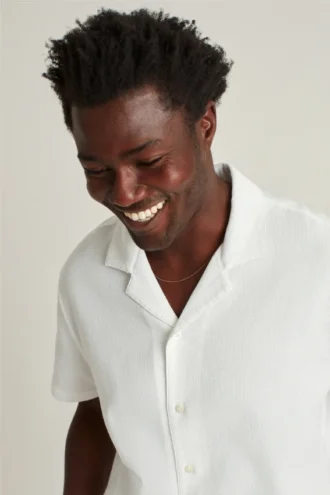 Camicia dal taglio morbido con colletto alla campagnola