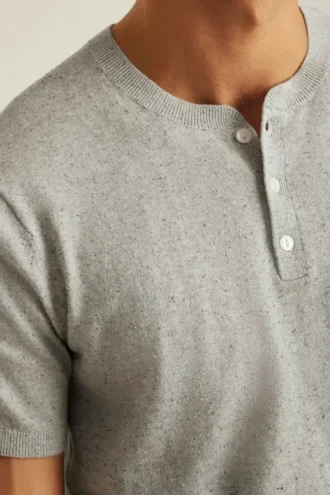 Camicia Henley in cotone e canapa a maniche corte con tre bottoni
