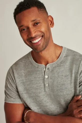 Camicia Henley in lino a maniche corte