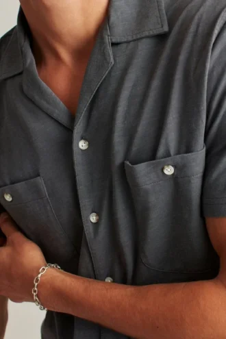 Camicia tinta in capo