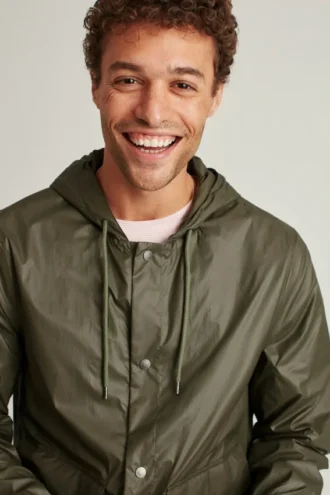 Giacca antipioggia in nylon riciclato