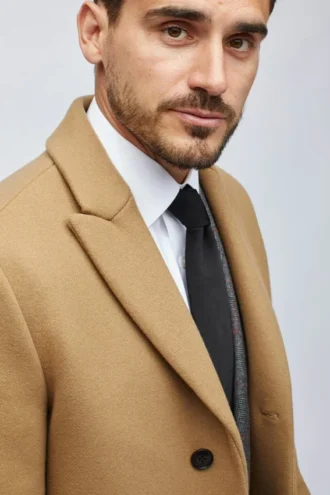 Il soprabito in lana italiana elasticizzata