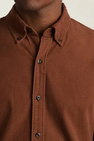 La camicia in corduroy elasticizzato