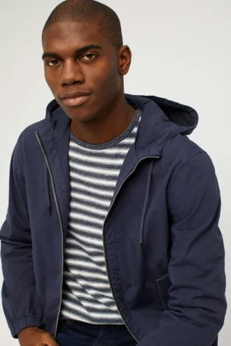 La giacca da campo con cappuccio