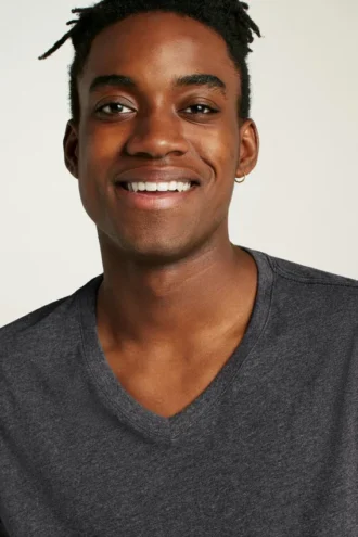 Maglietta con scollo a V in cotone biologico