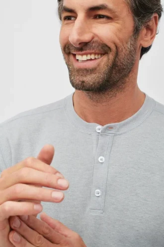 Maglietta Henley leggera a trama waffle