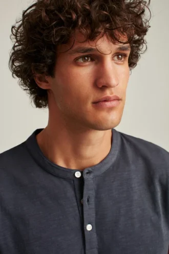 Maglietta Henley tinta in capo