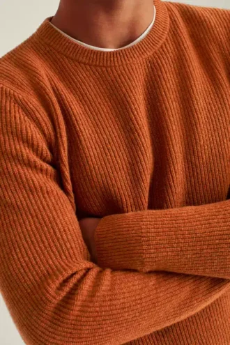 Maglione a collo rotondo con lavorazione a coste