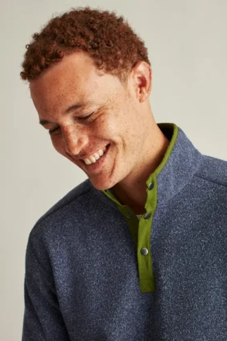 Maglione in pile con bottoni a pressione