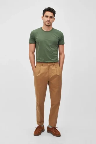 Pantaloncini chino elasticizzati a pieghe