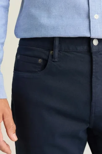 Preparati per il jet-set con i Stretch Travel Jeans extra elasticizzati di Bonobos