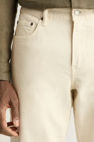 Preparati per il jet-set con i Stretch Travel Jeans extra elasticizzati di Bonobos