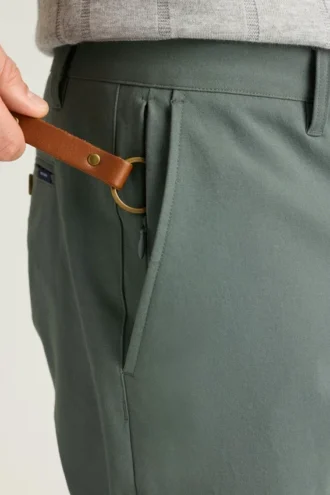 Scopri uno stile disinvolto con i pantaloni chino elasticizzati da uomo Bonobos 2.0