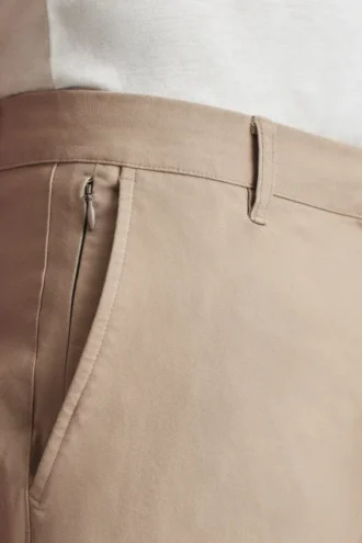 Scopri uno stile disinvolto con i pantaloni chino elasticizzati da uomo Bonobos 2.0