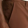 Scopri uno stile disinvolto con i pantaloni chino elasticizzati da uomo Bonobos 2.0