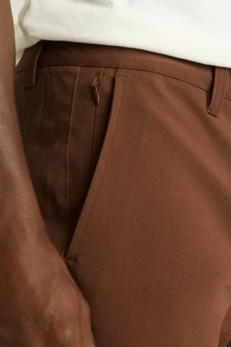 Scopri uno stile disinvolto con i pantaloni chino elasticizzati da uomo Bonobos 2.0