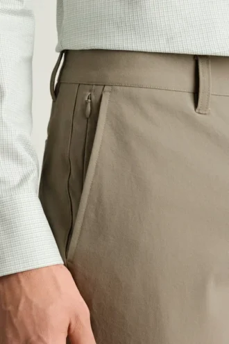Scopri uno stile disinvolto con i pantaloni chino elasticizzati da uomo Bonobos 2.0