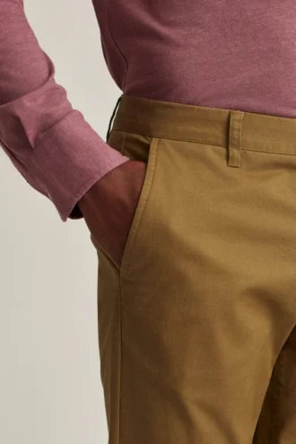 Stretch Washed Chino Pants: Tailored Fit and Slim Fit chinos