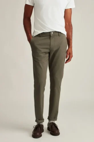 Stretch Washed Chino Pants: Tailored Fit and Slim Fit chinos