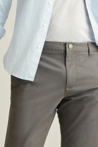 Stretch Washed Chino Pants: Tailored Fit and Slim Fit chinos