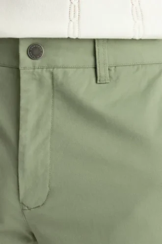 Stretch Washed Chino Pants: Tailored Fit and Slim Fit chinos